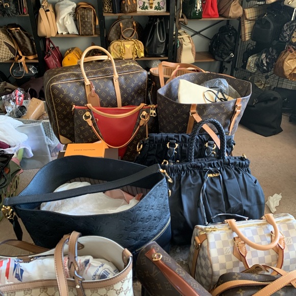 I’M ON LIVE!!Like this post for poshshow update! Thank you❤️ - Picture 1 of 11